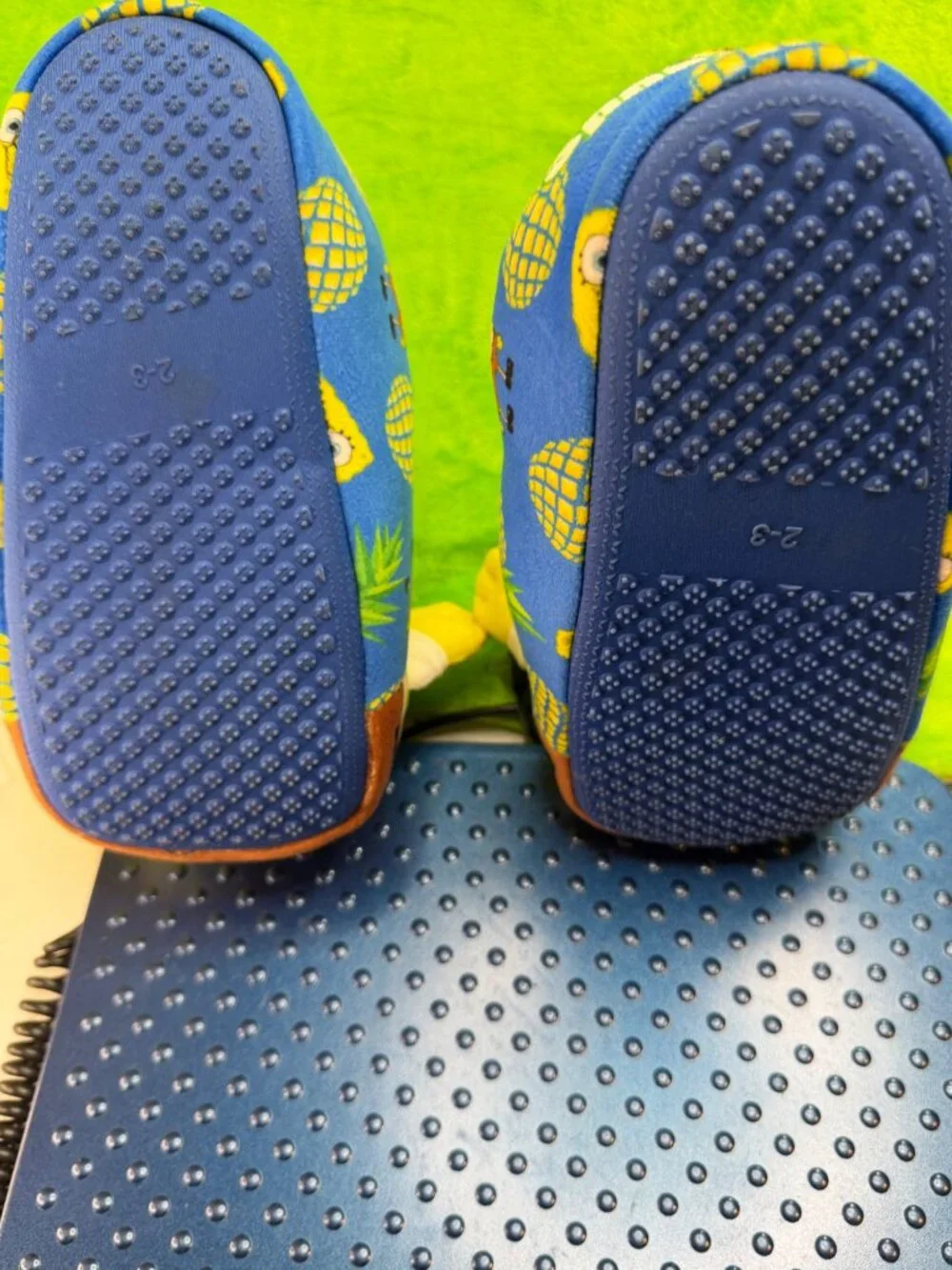 SpongeBob SquarePants 3D Plush Slippers Kids Sz 2-3 Blue Pineapple